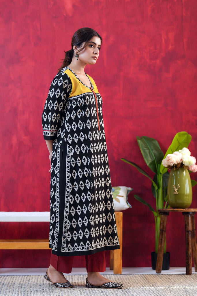 Black And White A-Line Kurta In Cotton Fabric