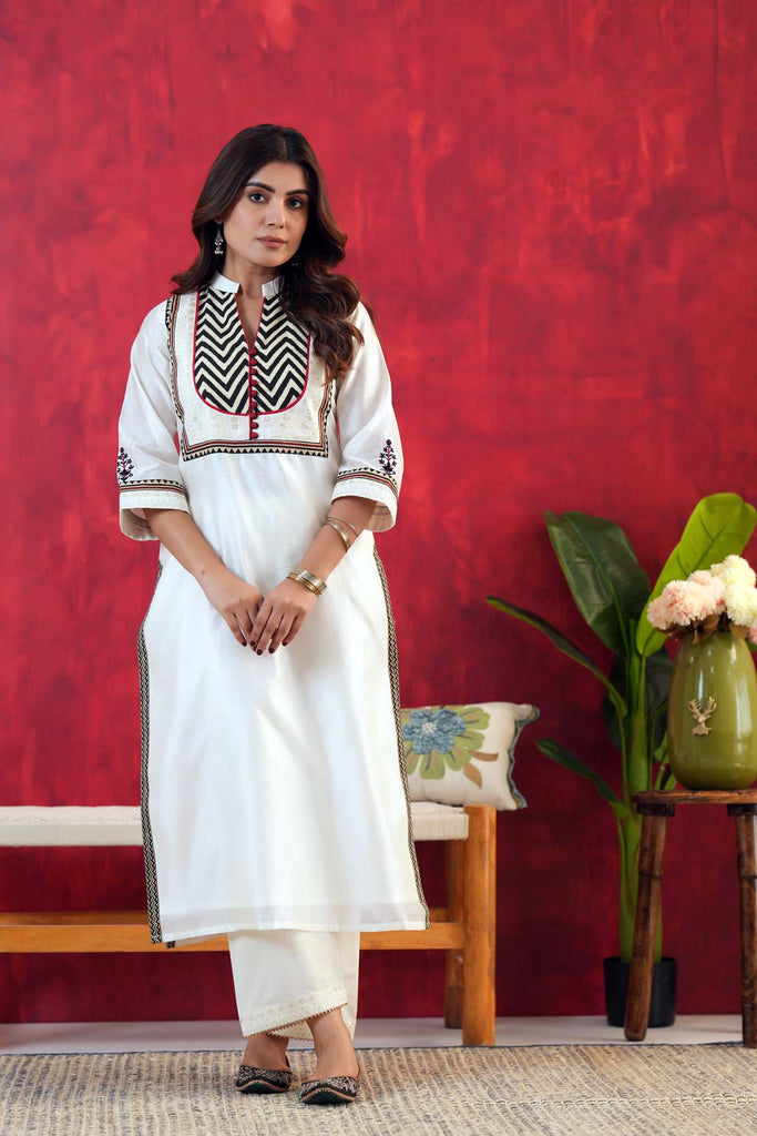 Cream Straight Fit Kurta In Chanderi Fabric