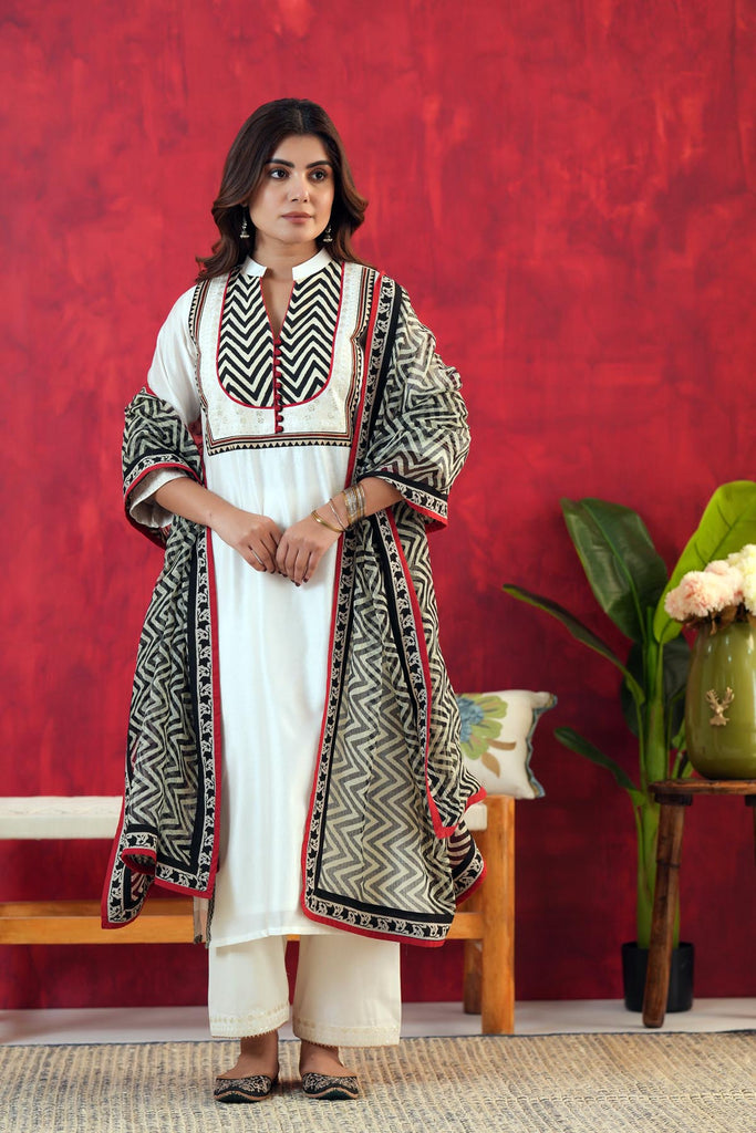 Cream Straight Fit Kurta In Chanderi Fabric