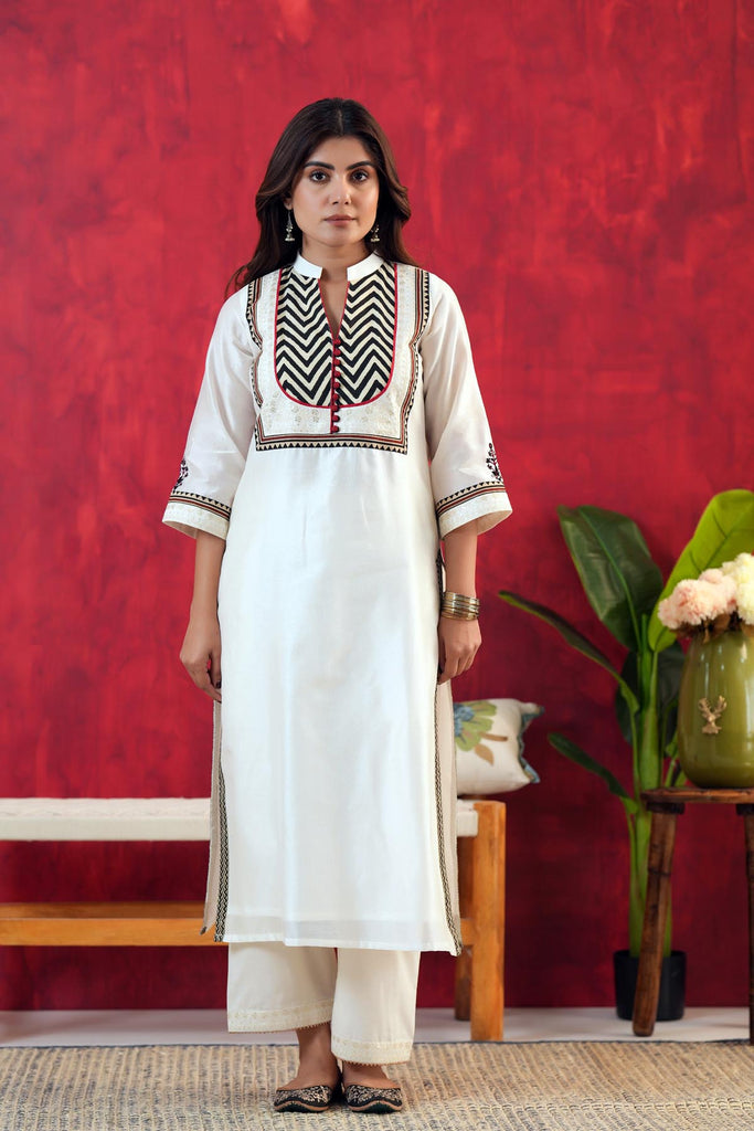 Cream Straight Fit Kurta In Chanderi Fabric