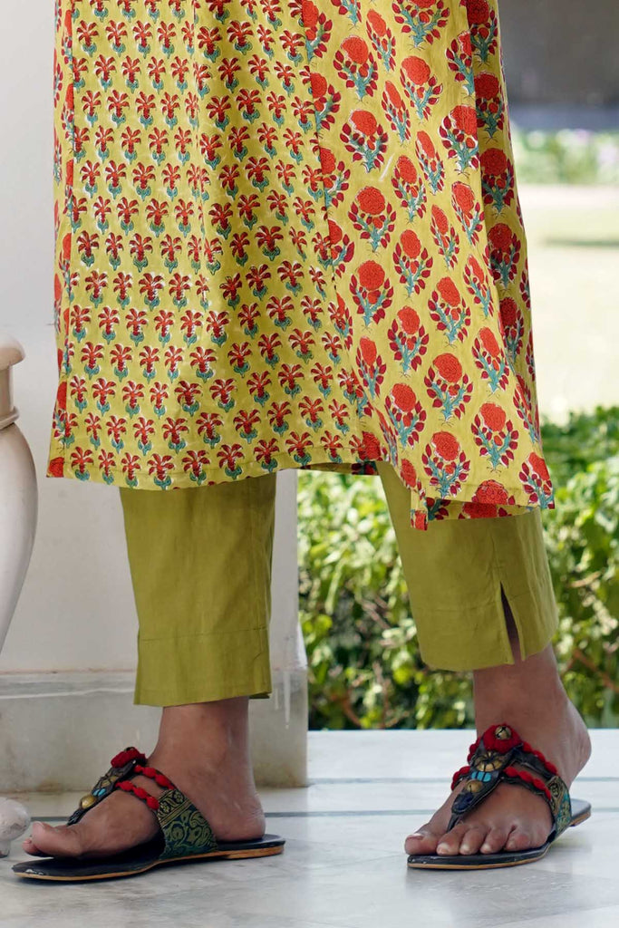 Mehendi green silk cotton readymade suit with batik-style printed 3/4th  sleeve top,straight cut pants & 2-color dupatta
